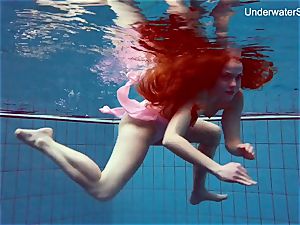 ginger-haired Simonna demonstrating her bod underwater